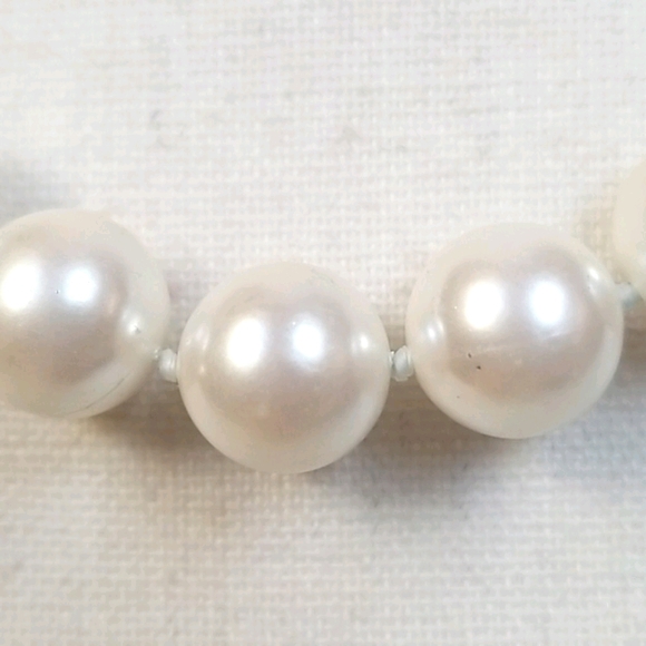 Vintage 1950s Mid Century Faux Pearl Gold Tone Necklace - Picture 8 of 14